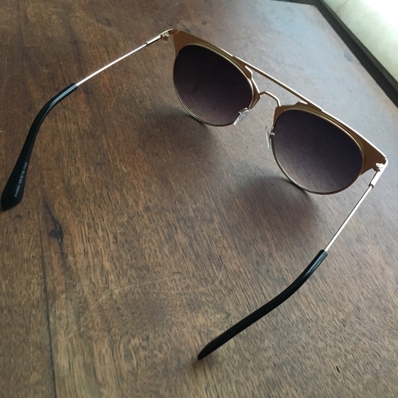 SOLD Stylish Flat Faced Sunglasses 🕶 - Picture 2 of 4